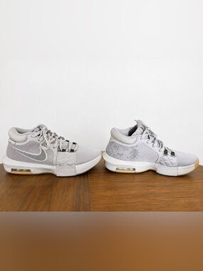 Nike LeBron Witness VIII Men’s Size 10 Gray White Gum Basketball Shoes